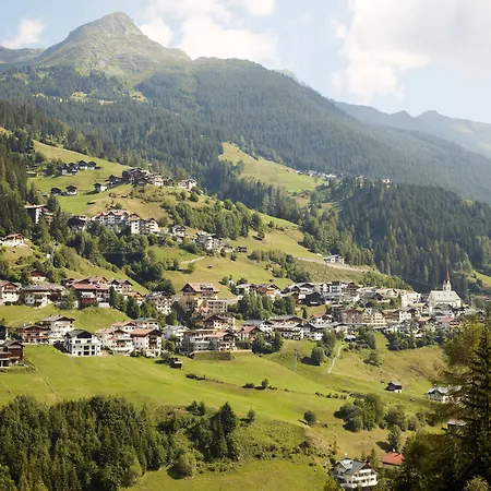 Apartahotel Lerch 4*