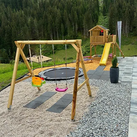 Lerch Apartmanhotel 4*